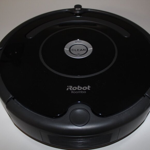 iROBOT Roomba 675 Black Robotic Vacuum Cleaner Only Working, No battery - Picture 1 of 5